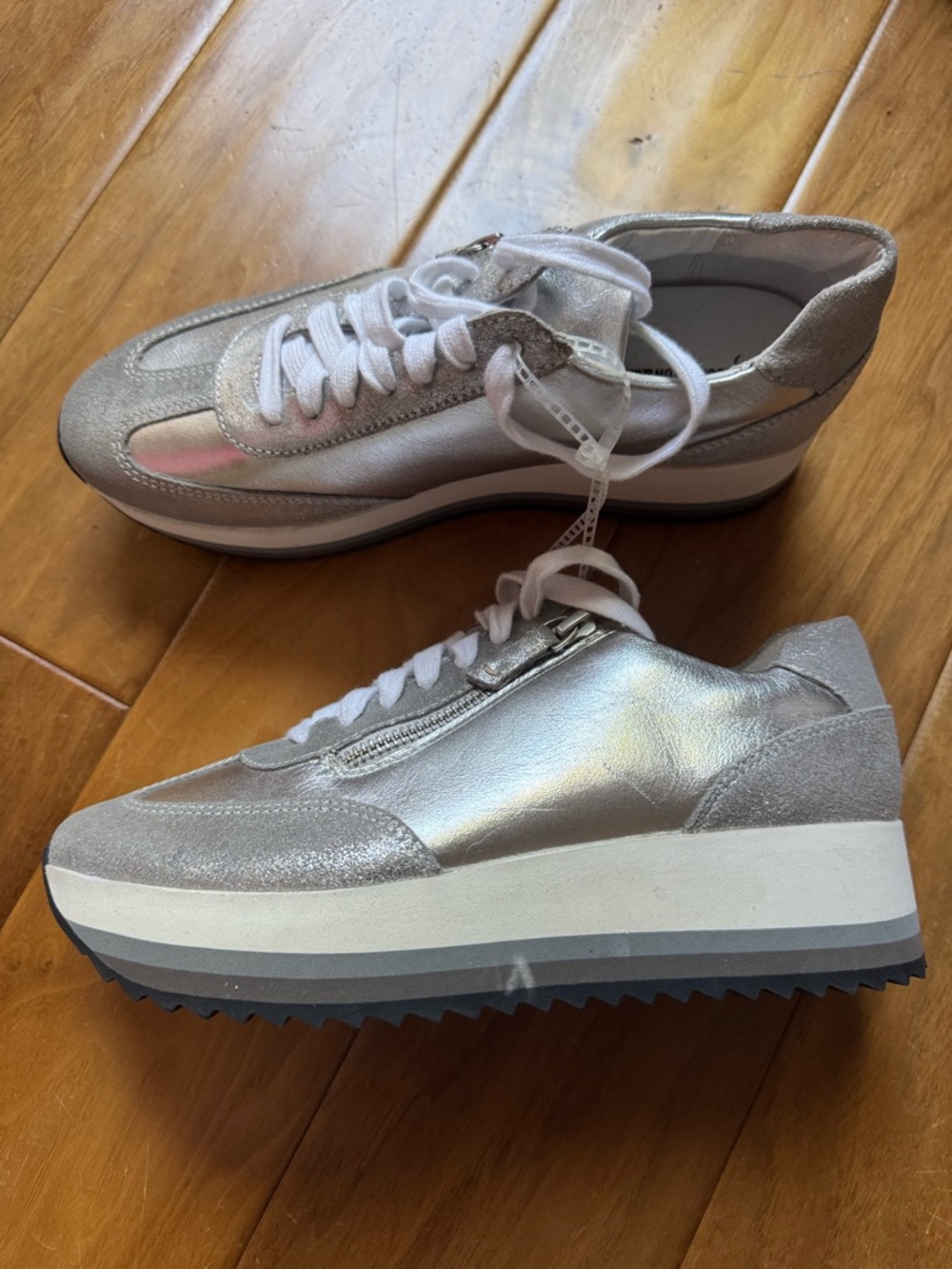 NWT Johnston & Murphy Gracie Side-Zip Sneaker Sz 7 (no original box) - Picture 5 of 9